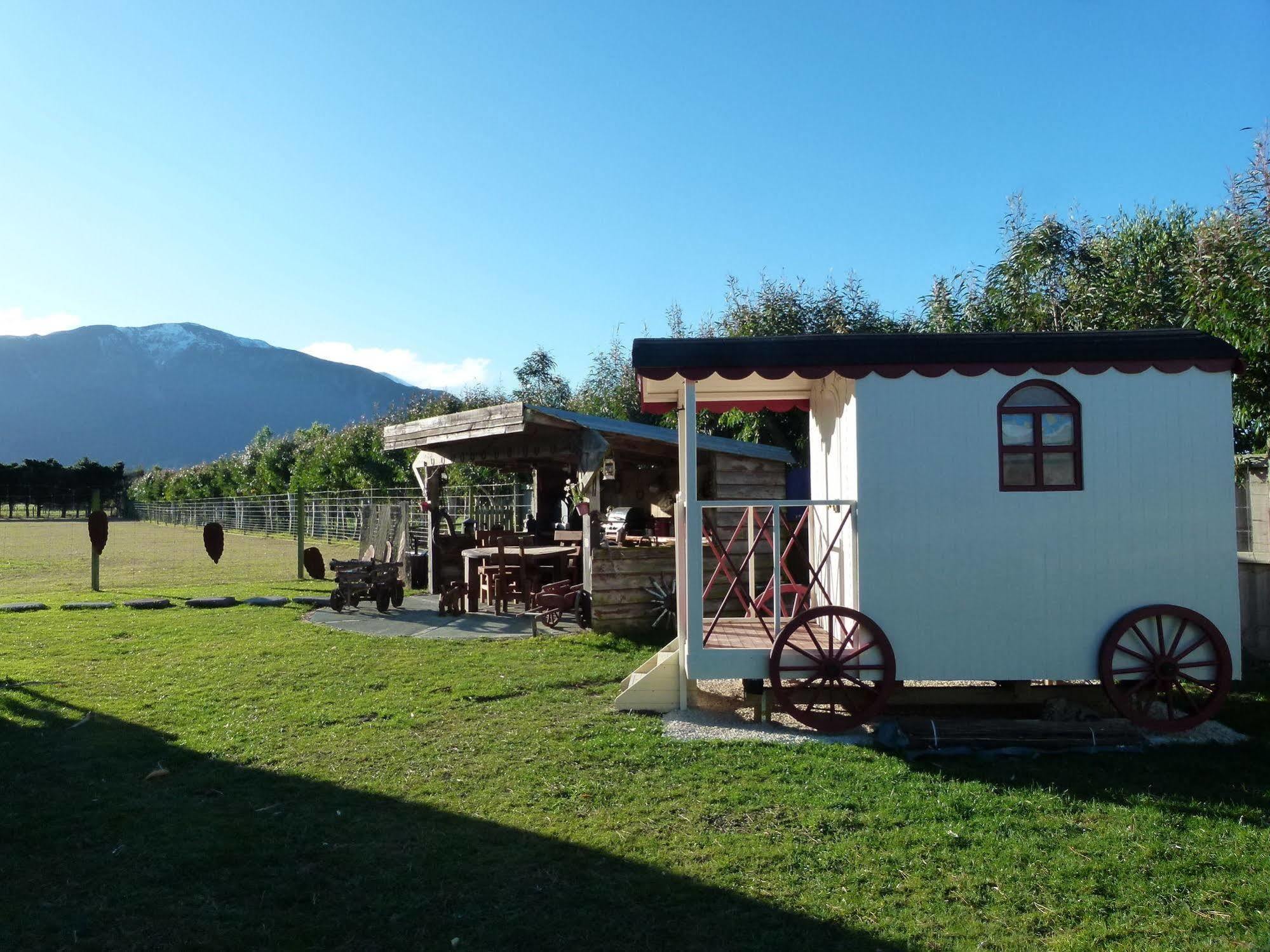 Wacky Stays - Unique Farm-Stay Glamping Rentals, Free Animal Feeding Tours Kaikoura Kültér fotó